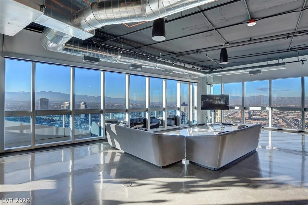 4471 DEAN MARTIN, Las Vegas, NV 89103