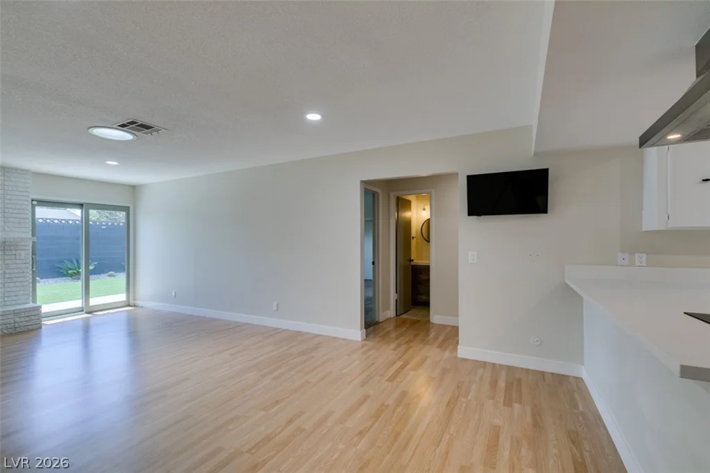 3169 Desmond, Las Vegas, NV 89121