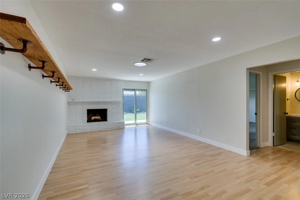 3169 Desmond, Las Vegas, NV 89121