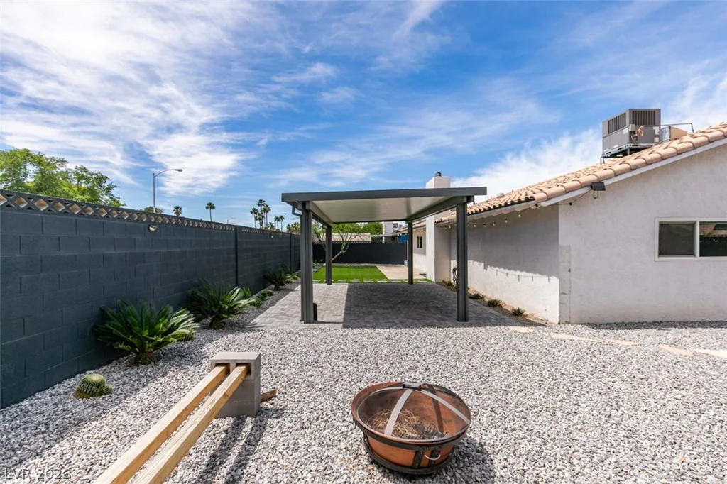 3169 Desmond, Las Vegas, NV 89121