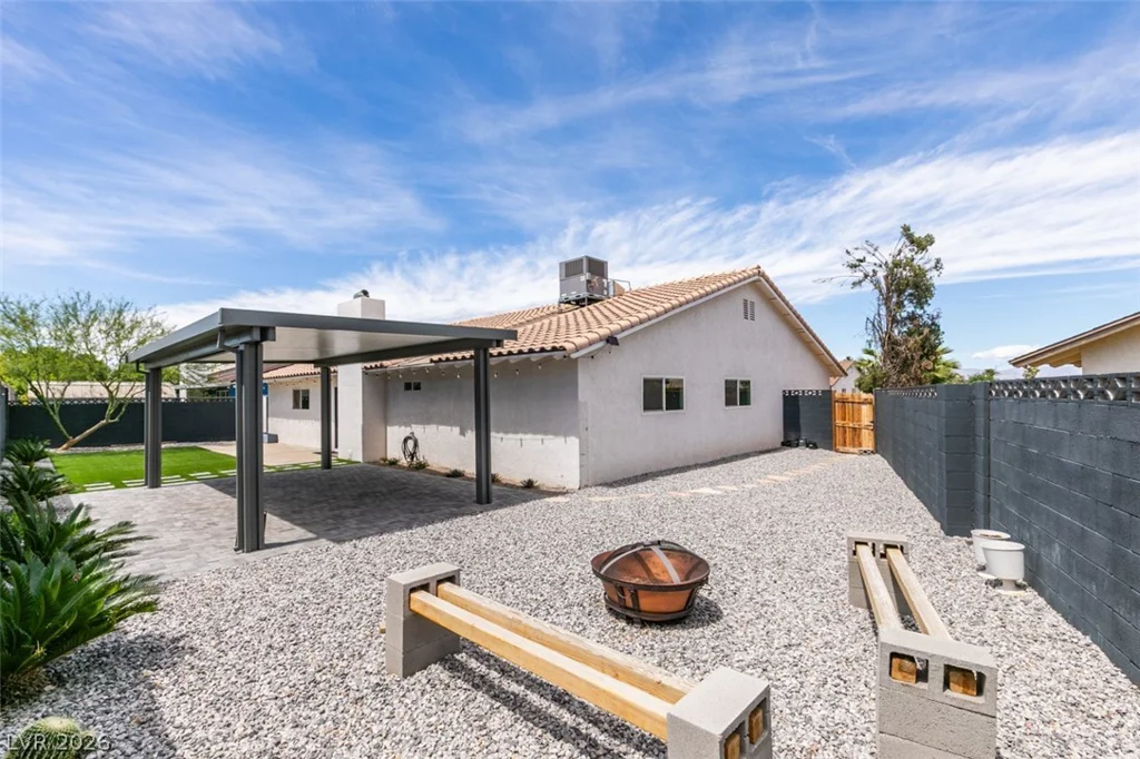 3169 Desmond, Las Vegas, NV 89121
