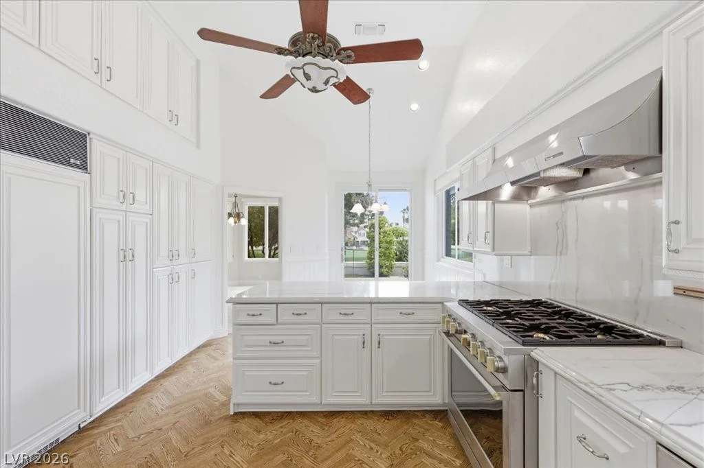8215 Round Hills, Las Vegas, NV 89113