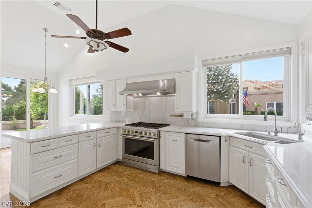 8215 Round Hills, Las Vegas, NV 89113