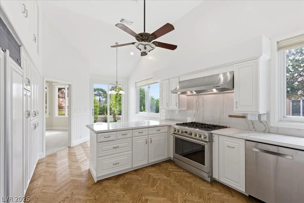 8215 Round Hills, Las Vegas, NV 89113
