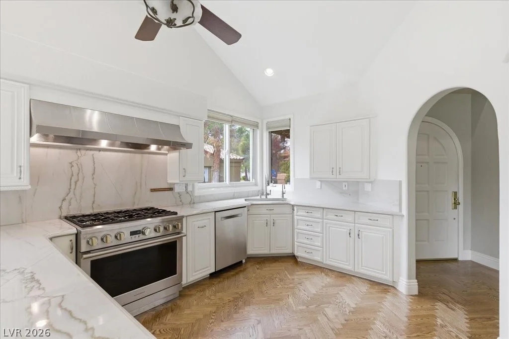 8215 Round Hills, Las Vegas, NV 89113