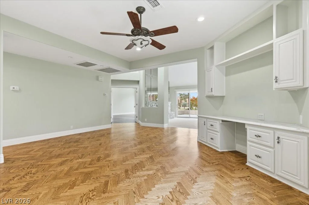 8215 Round Hills, Las Vegas, NV 89113