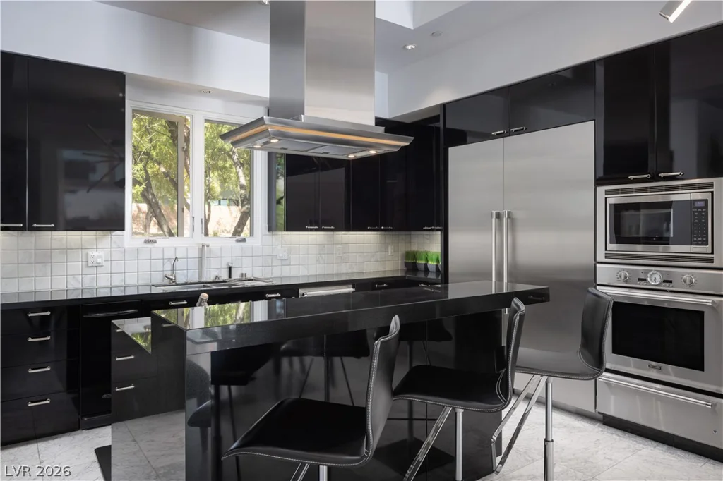 72 Wildwing, Las Vegas, NV 89135