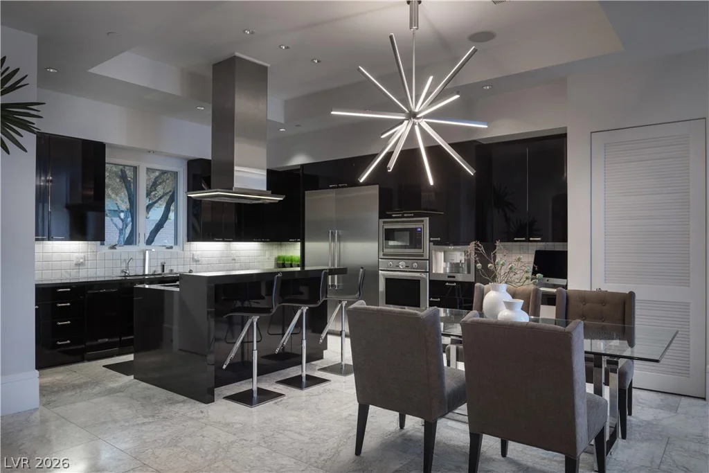 72 Wildwing, Las Vegas, NV 89135