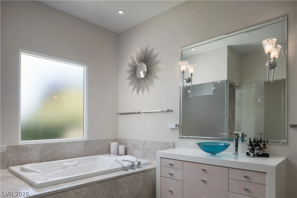 72 Wildwing, Las Vegas, NV 89135