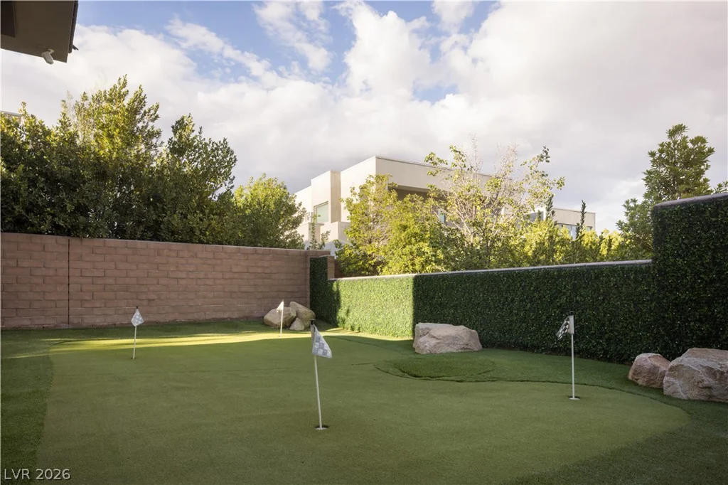 72 Wildwing, Las Vegas, NV 89135