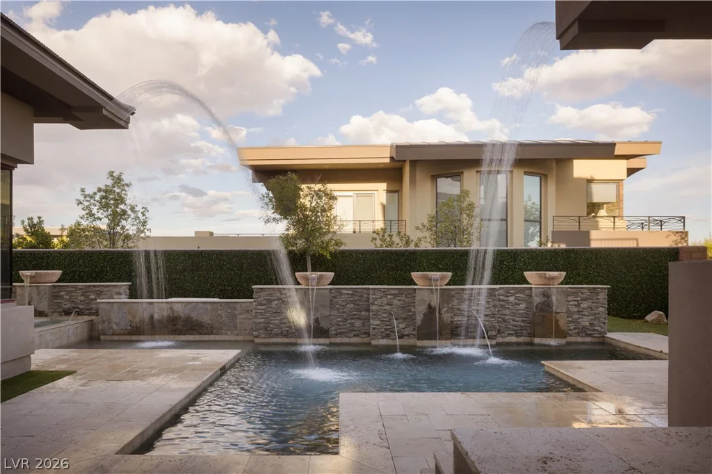 72 Wildwing, Las Vegas, NV 89135