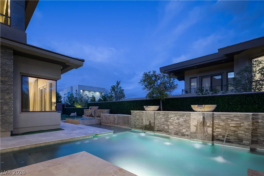 72 Wildwing, Las Vegas, NV 89135