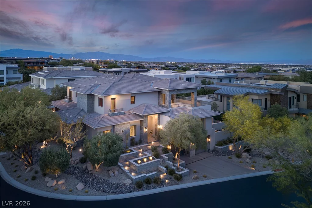 72 Wildwing, Las Vegas, NV 89135