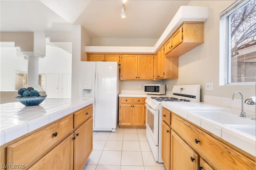 2468 Parker James, Henderson, NV 89074