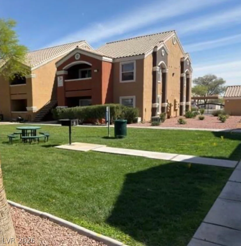 8101 Flamingo, Las Vegas, NV 89147