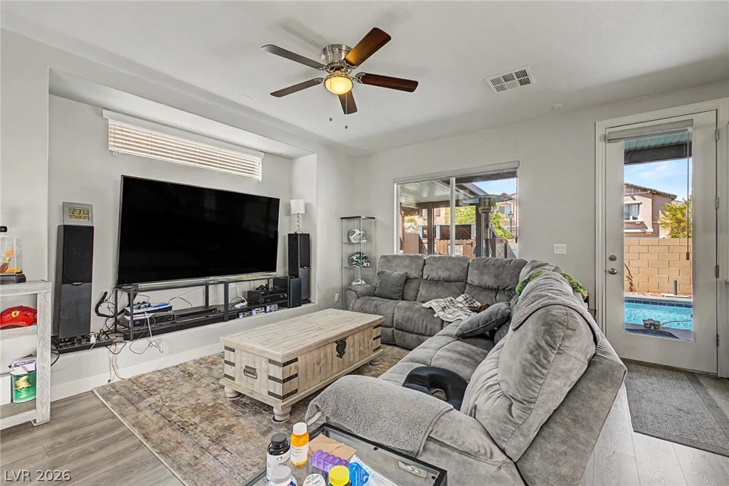 10536 Laurelwood Lake, Las Vegas, NV 89166