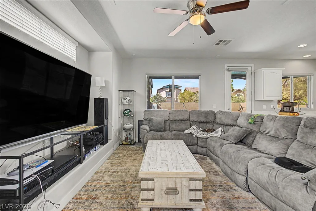 10536 Laurelwood Lake, Las Vegas, NV 89166