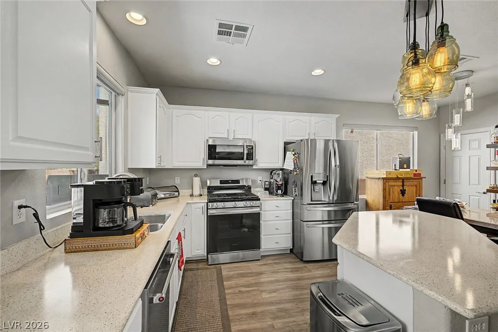 10536 Laurelwood Lake, Las Vegas, NV 89166