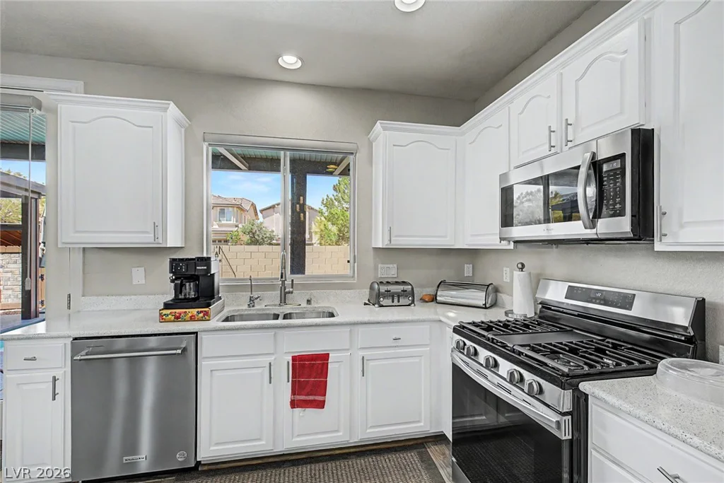 10536 Laurelwood Lake, Las Vegas, NV 89166