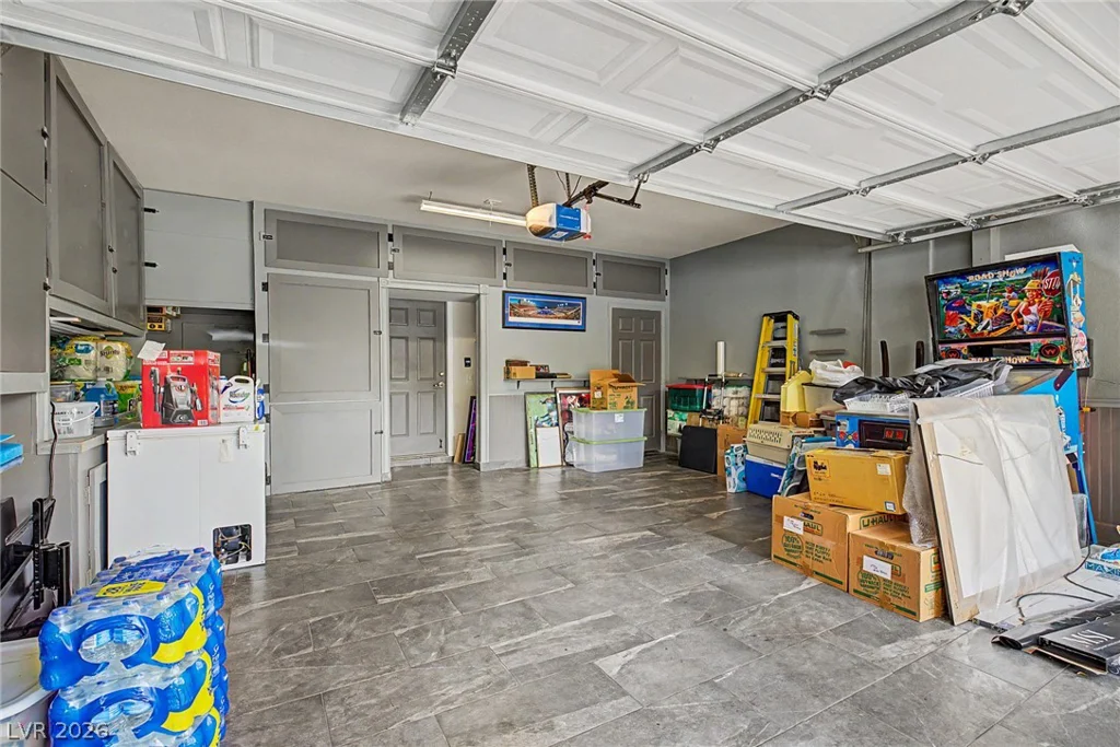 10536 Laurelwood Lake, Las Vegas, NV 89166