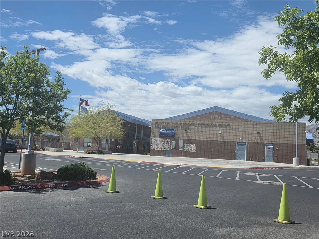 10536 Laurelwood Lake, Las Vegas, NV 89166
