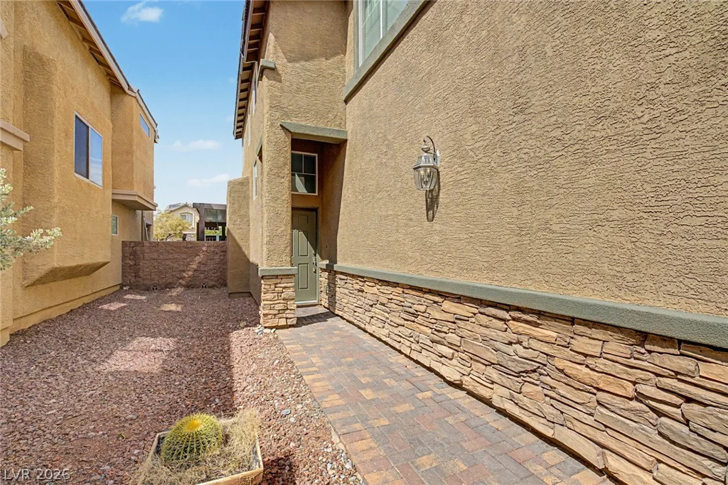 10536 Laurelwood Lake, Las Vegas, NV 89166