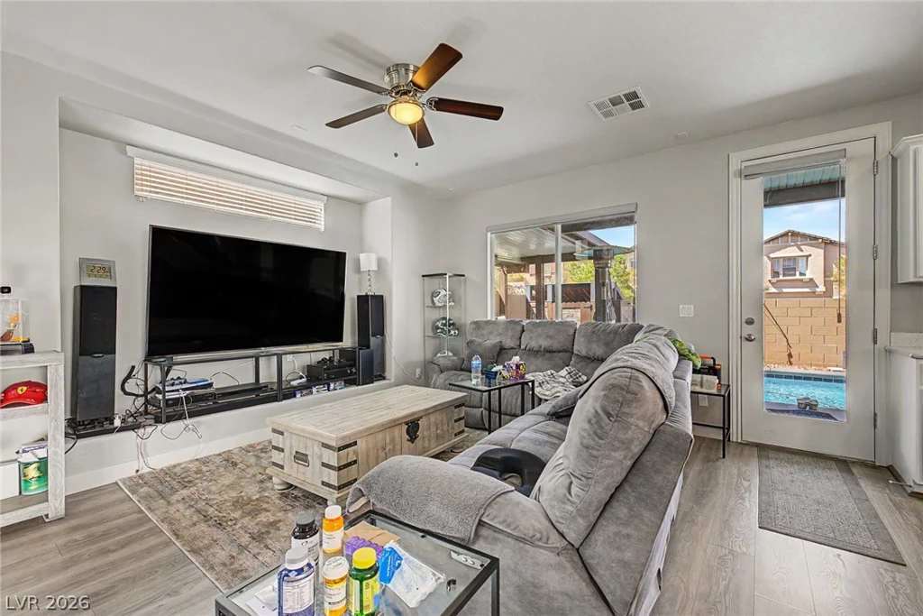 10536 Laurelwood Lake, Las Vegas, NV 89166