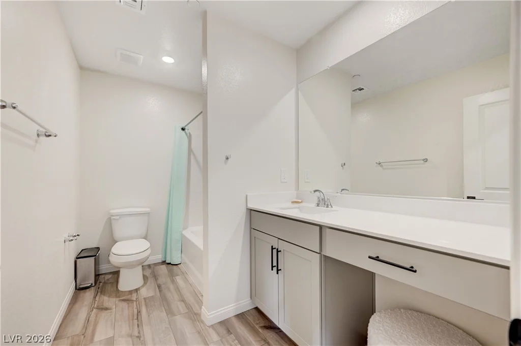 10207 Canyon Mantle, Las Vegas, NV 89166