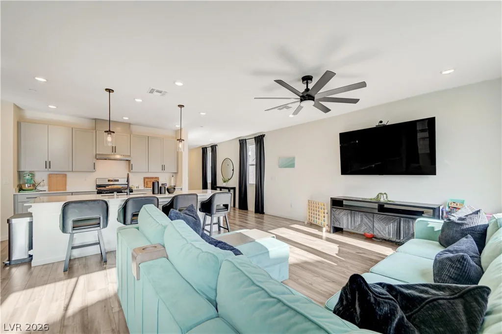 10207 Canyon Mantle, Las Vegas, NV 89166