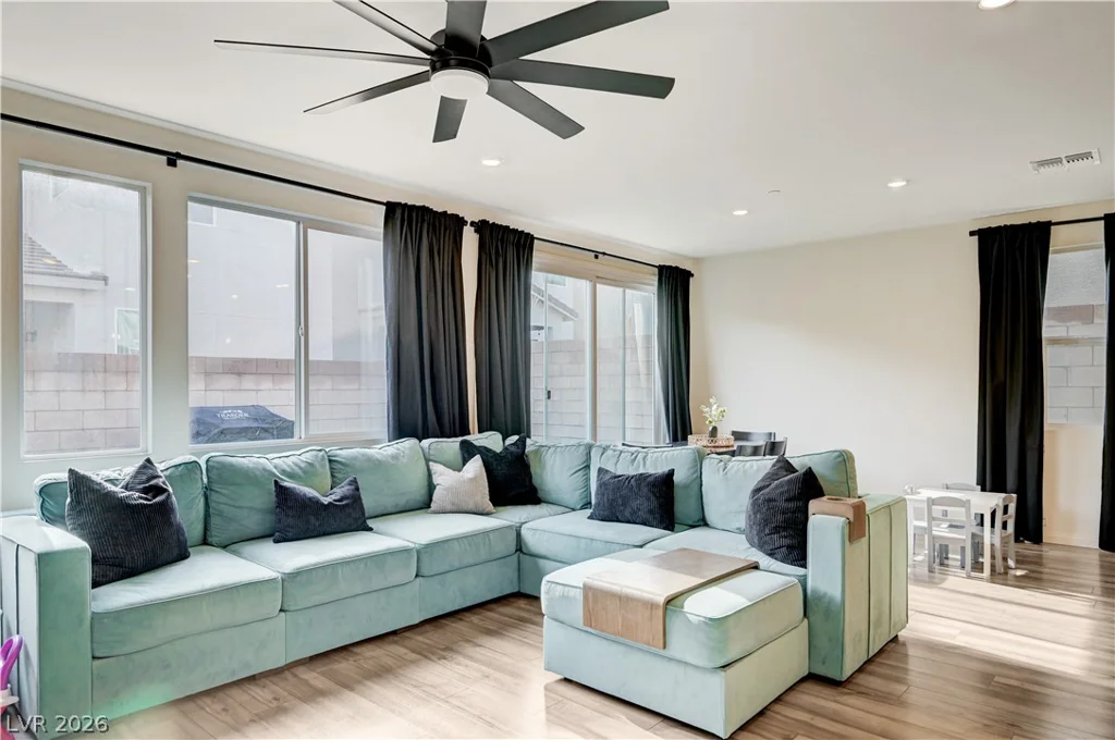 10207 Canyon Mantle, Las Vegas, NV 89166