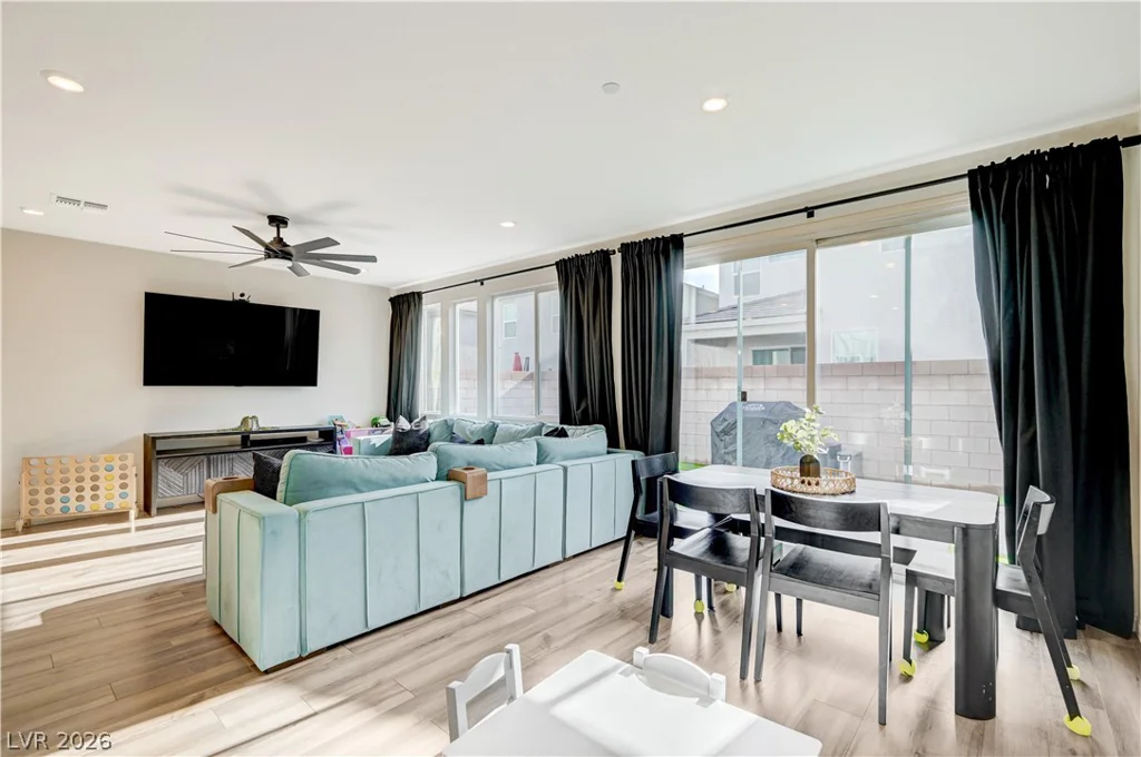 10207 Canyon Mantle, Las Vegas, NV 89166