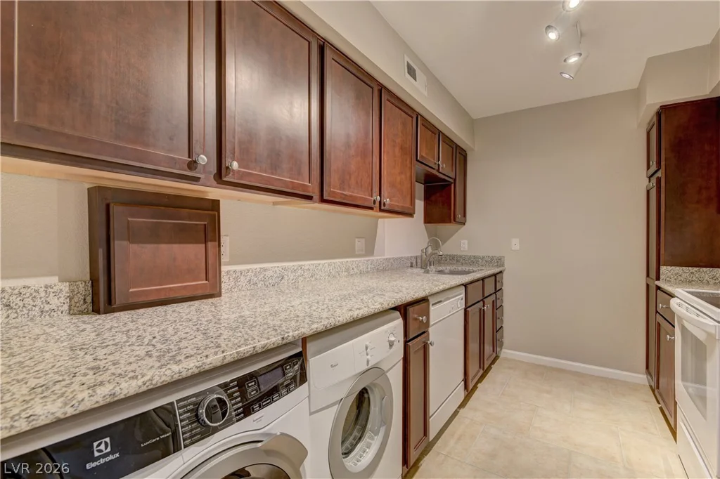2867 Geary, Las Vegas, NV 89109