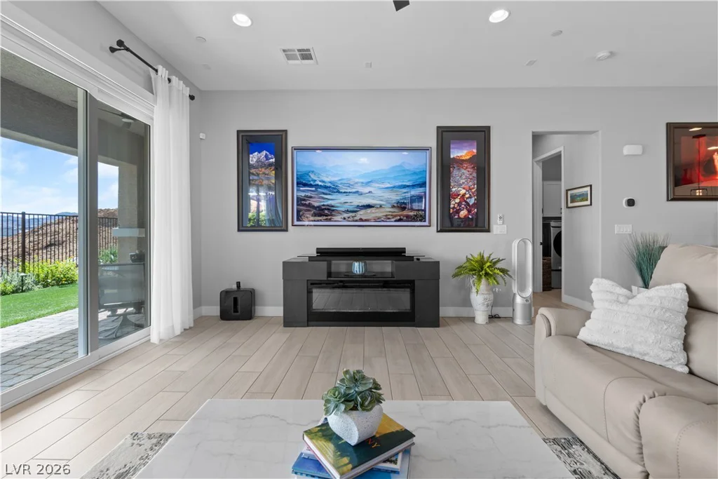 80 Tatahatso Point, Henderson, NV 89011