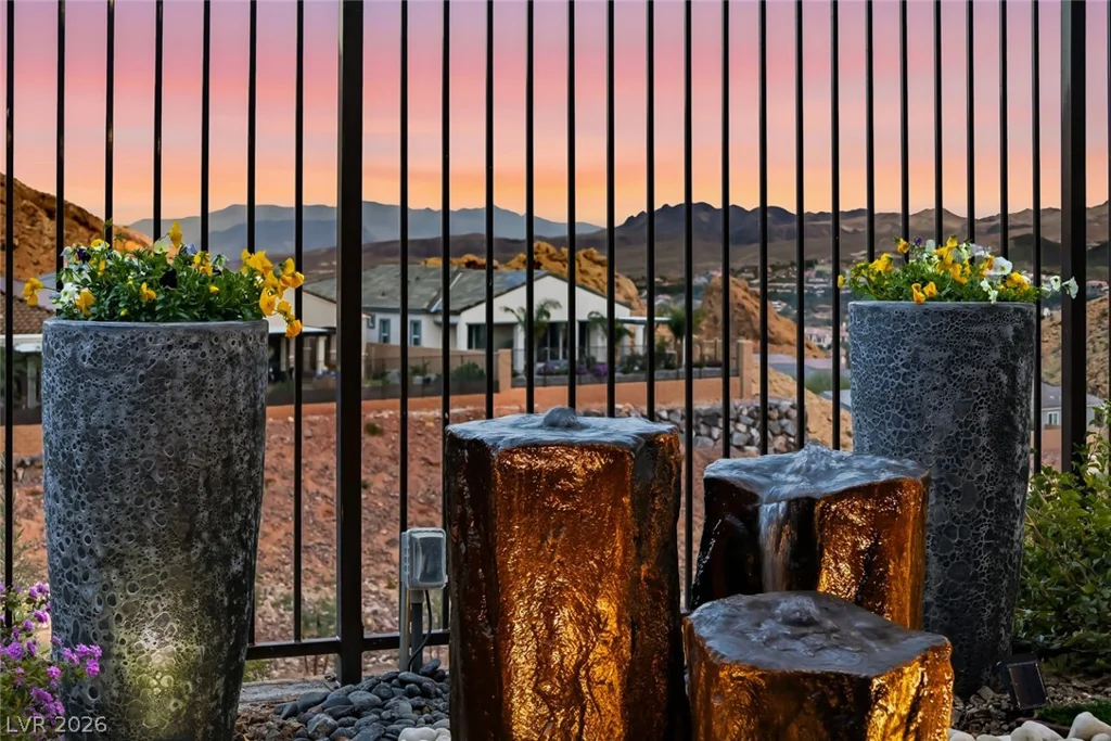 80 Tatahatso Point, Henderson, NV 89011