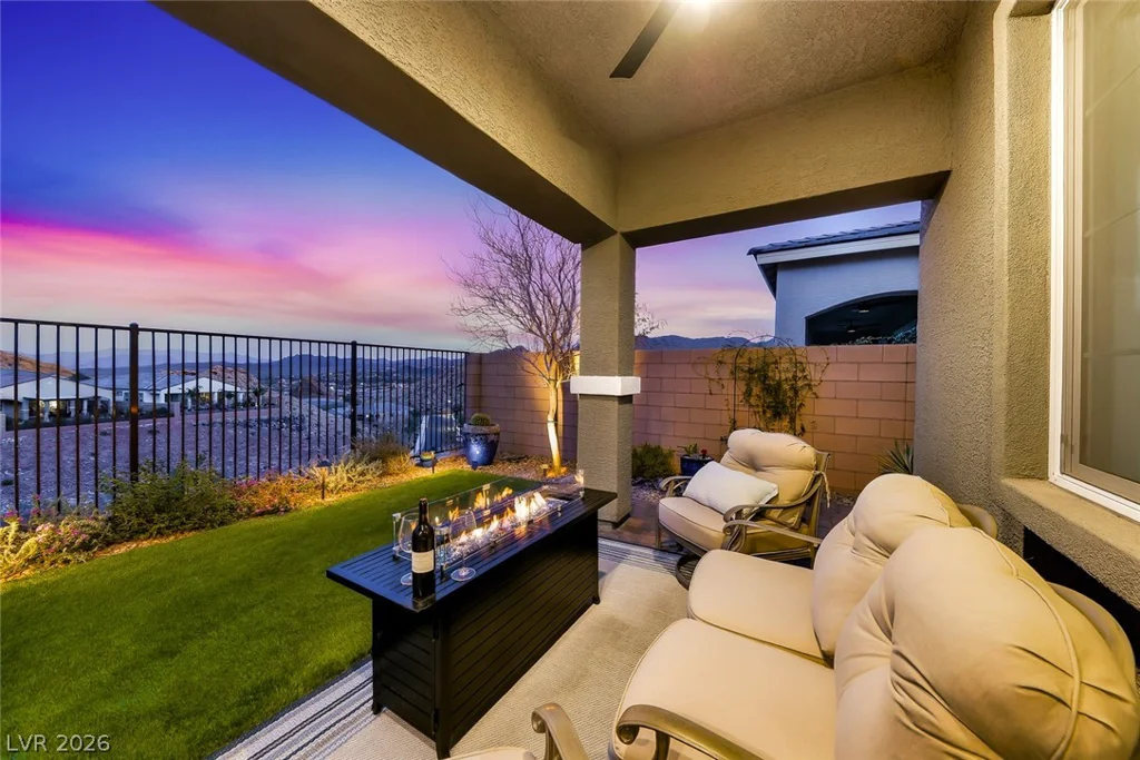 80 Tatahatso Point, Henderson, NV 89011