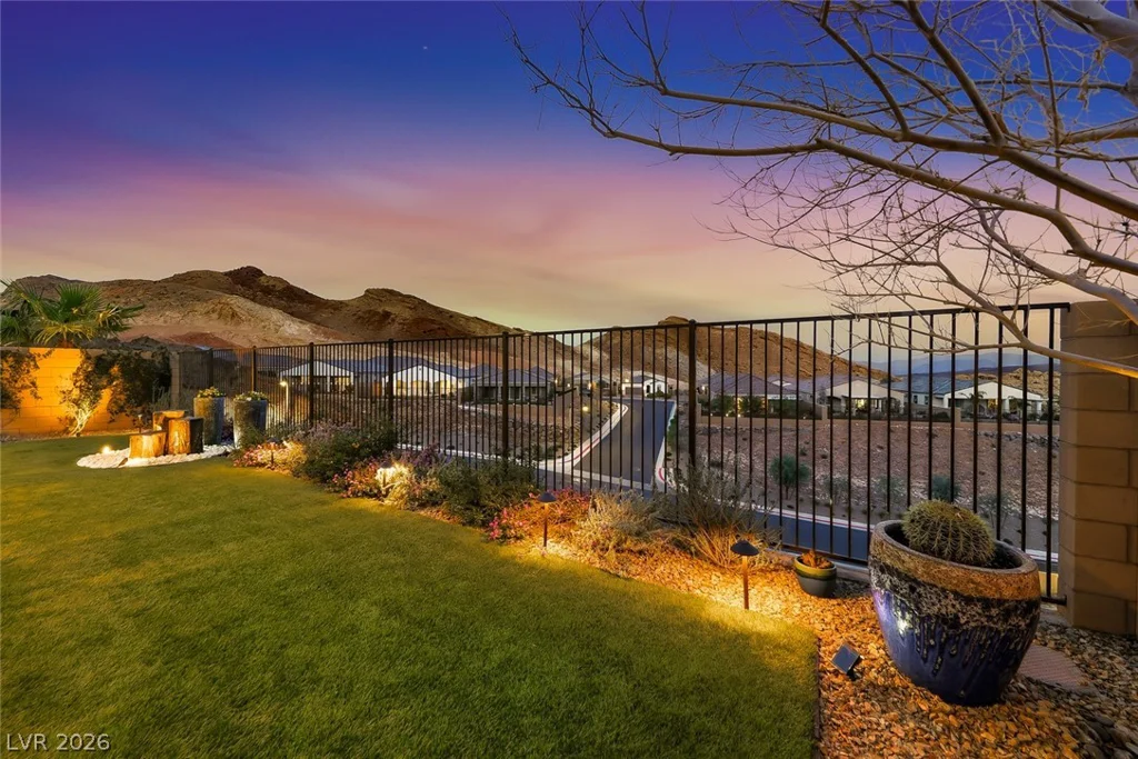 80 Tatahatso Point, Henderson, NV 89011
