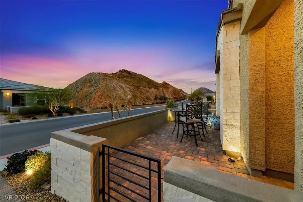 80 Tatahatso Point, Henderson, NV 89011
