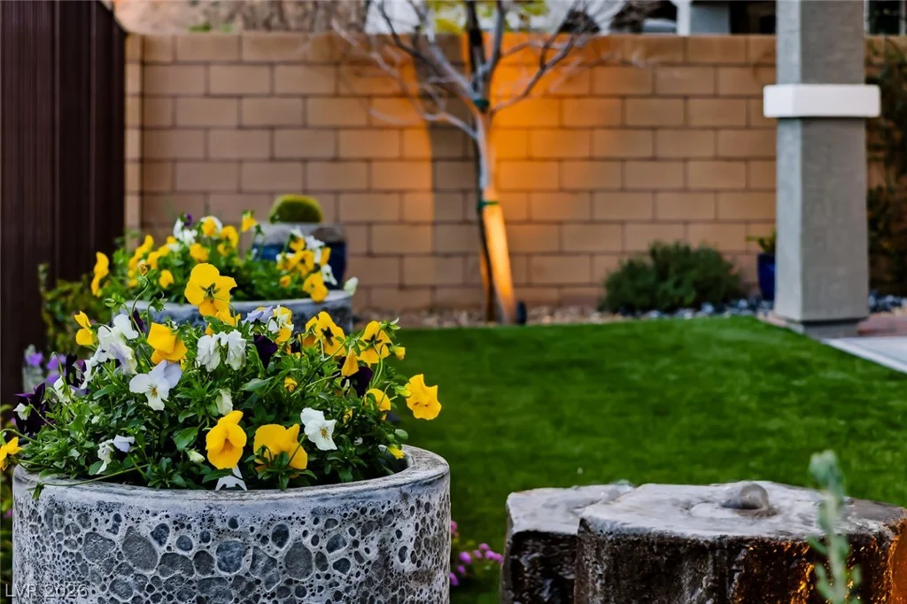 80 Tatahatso Point, Henderson, NV 89011