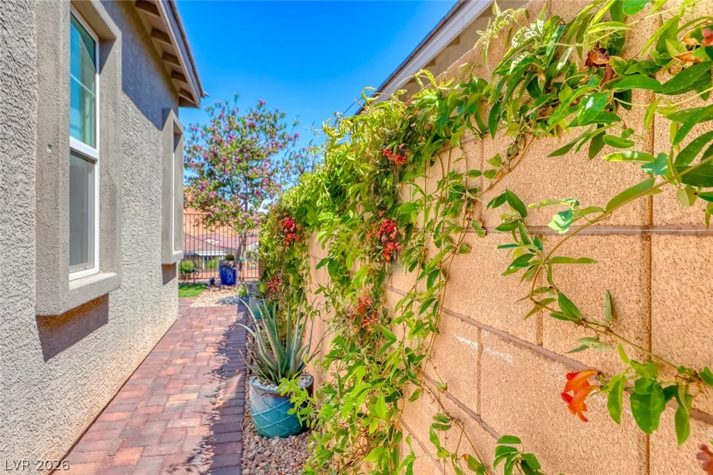 80 Tatahatso Point, Henderson, NV 89011