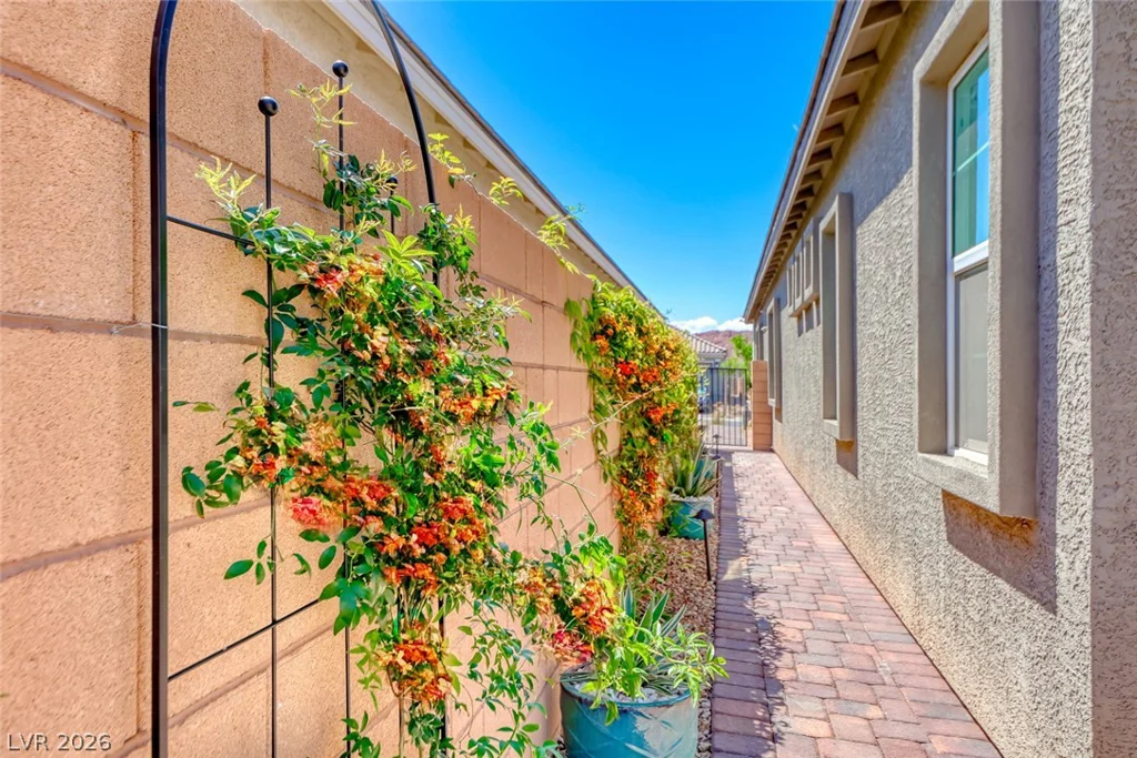 80 Tatahatso Point, Henderson, NV 89011