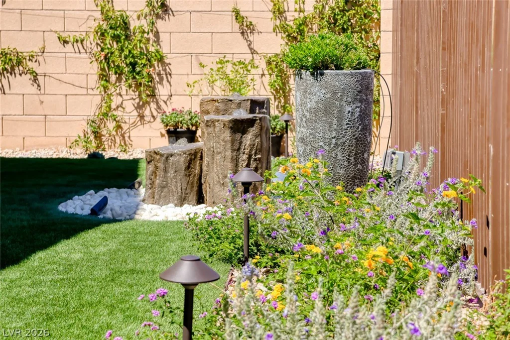 80 Tatahatso Point, Henderson, NV 89011