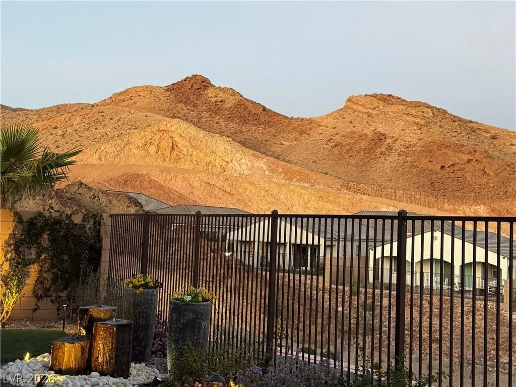 80 Tatahatso Point, Henderson, NV 89011