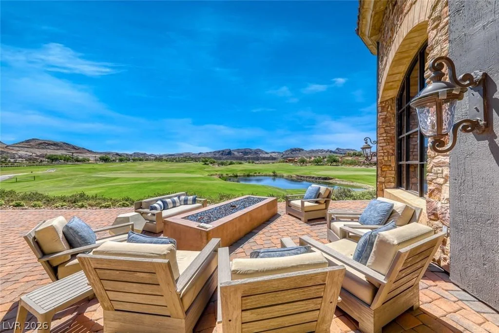 80 Tatahatso Point, Henderson, NV 89011
