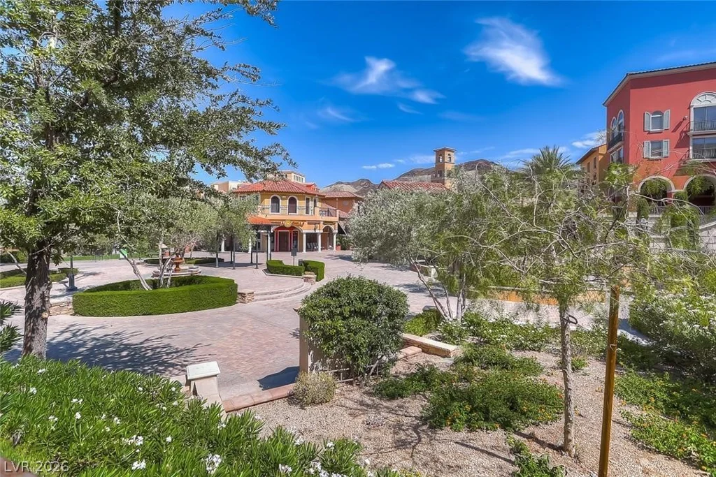 80 Tatahatso Point, Henderson, NV 89011
