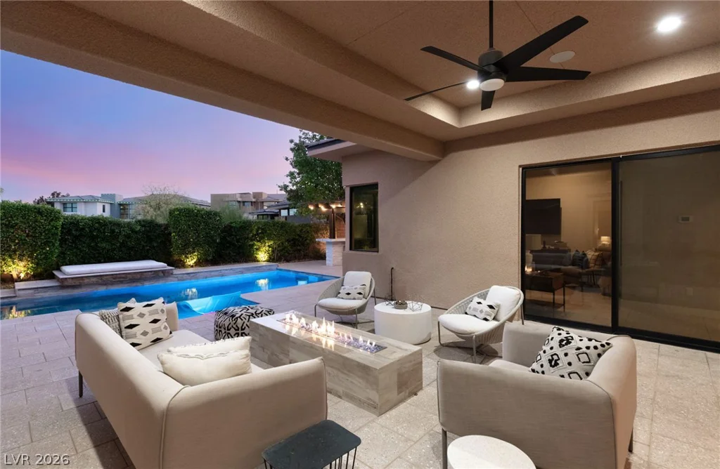 38 Moonfire, Las Vegas, NV 89135