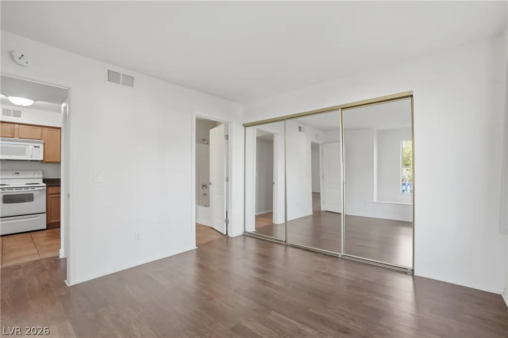 3145 Flamingo, Las Vegas, NV 89121