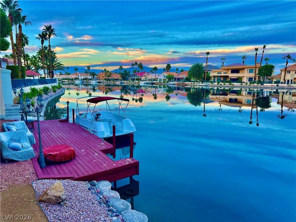 8101 Moonstone, Las Vegas, NV 89128
