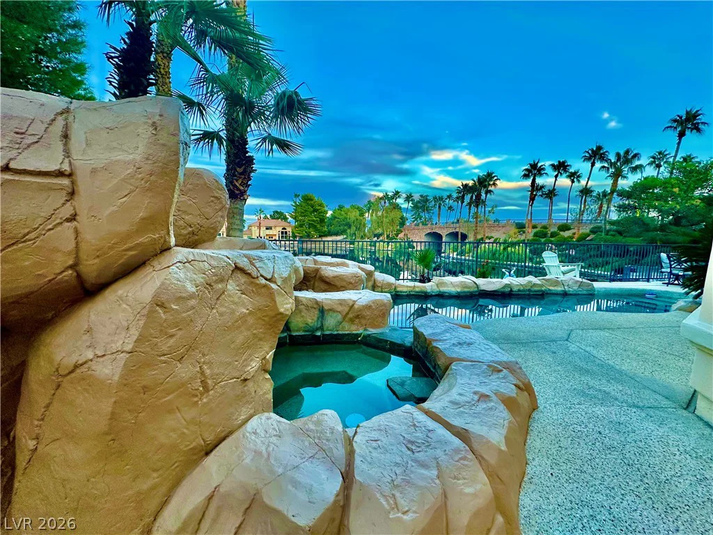8101 Moonstone, Las Vegas, NV 89128