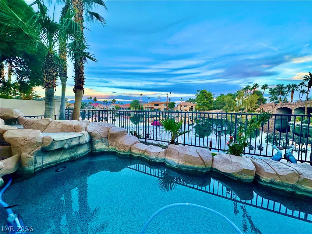 8101 Moonstone, Las Vegas, NV 89128