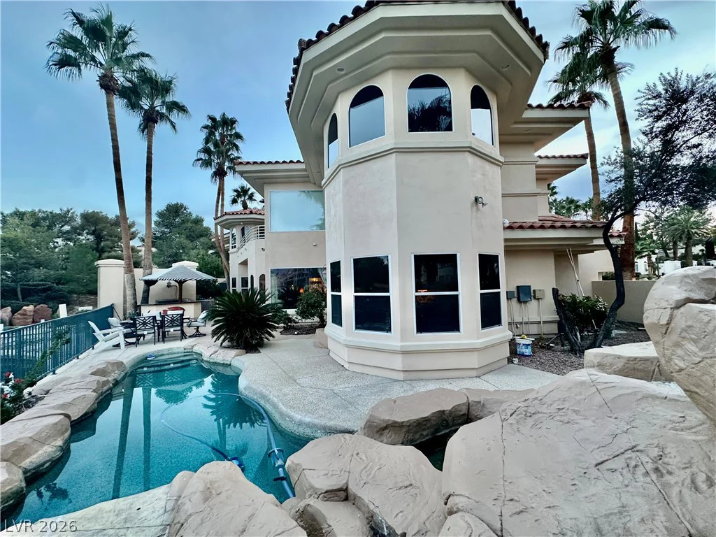 8101 Moonstone, Las Vegas, NV 89128